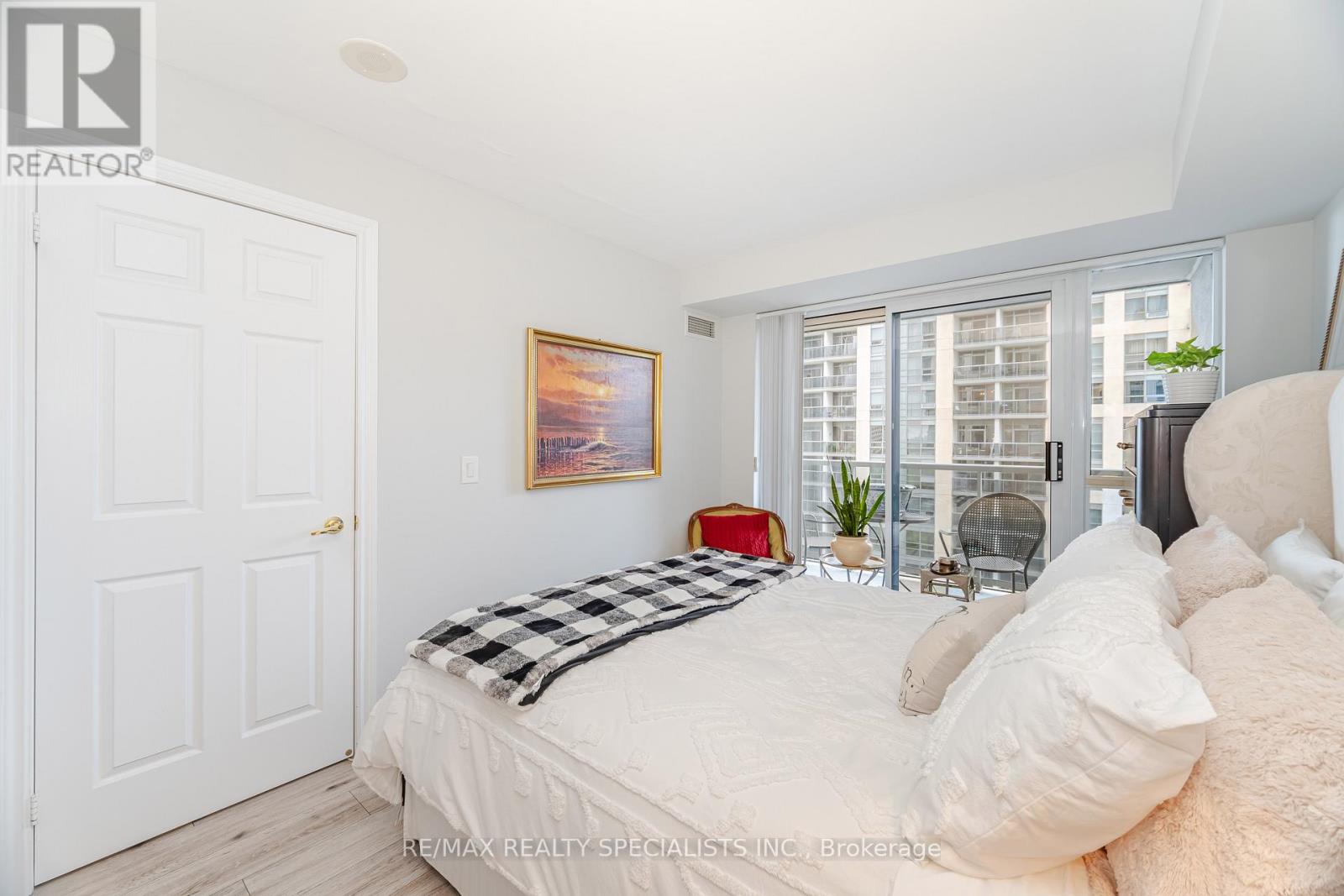 1005 - 5 Michael Power Place, Toronto, Ontario M9A 0A3 - Photo 16 - W13018662