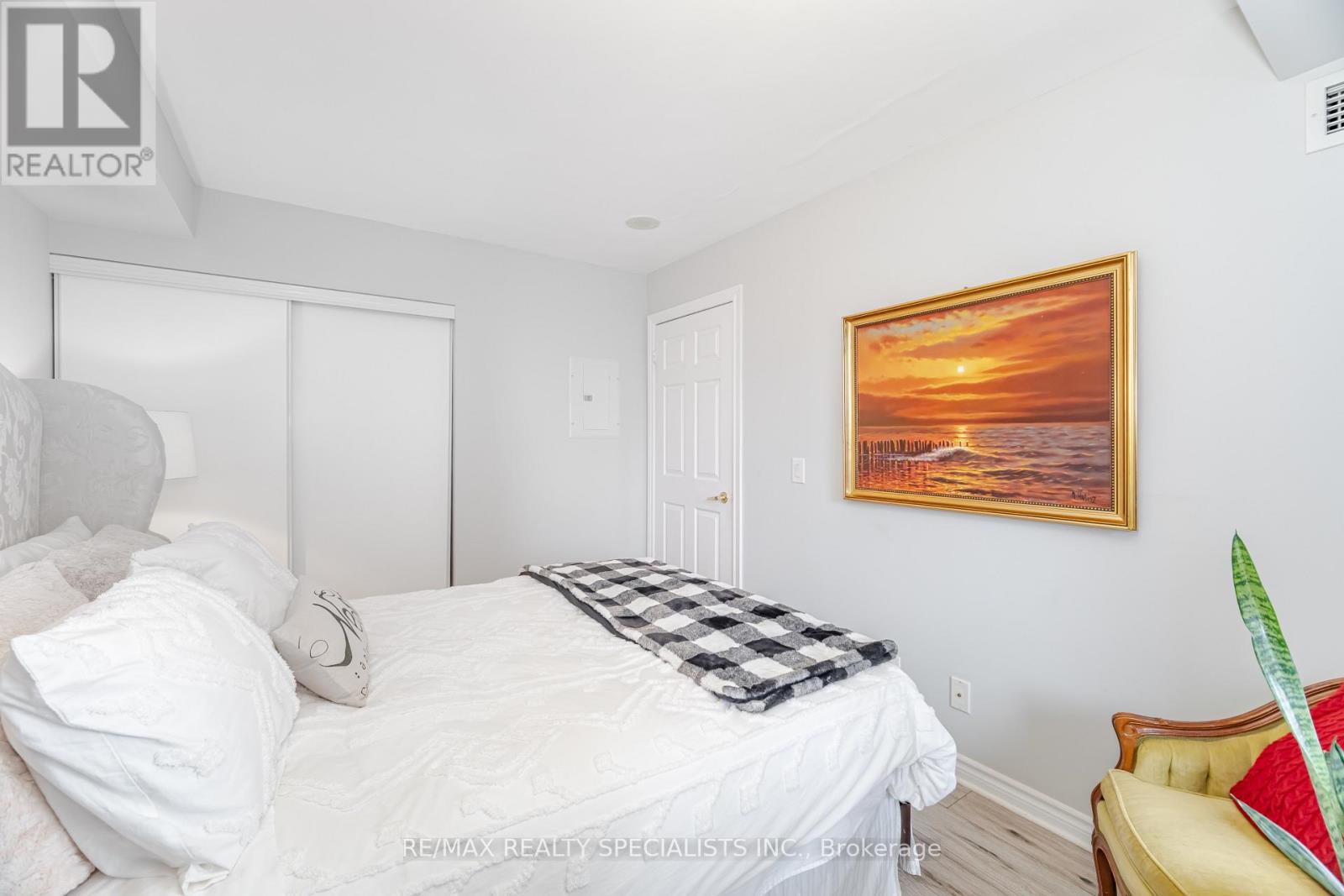 1005 - 5 Michael Power Place, Toronto, Ontario M9A 0A3 - Photo 18 - W13018662