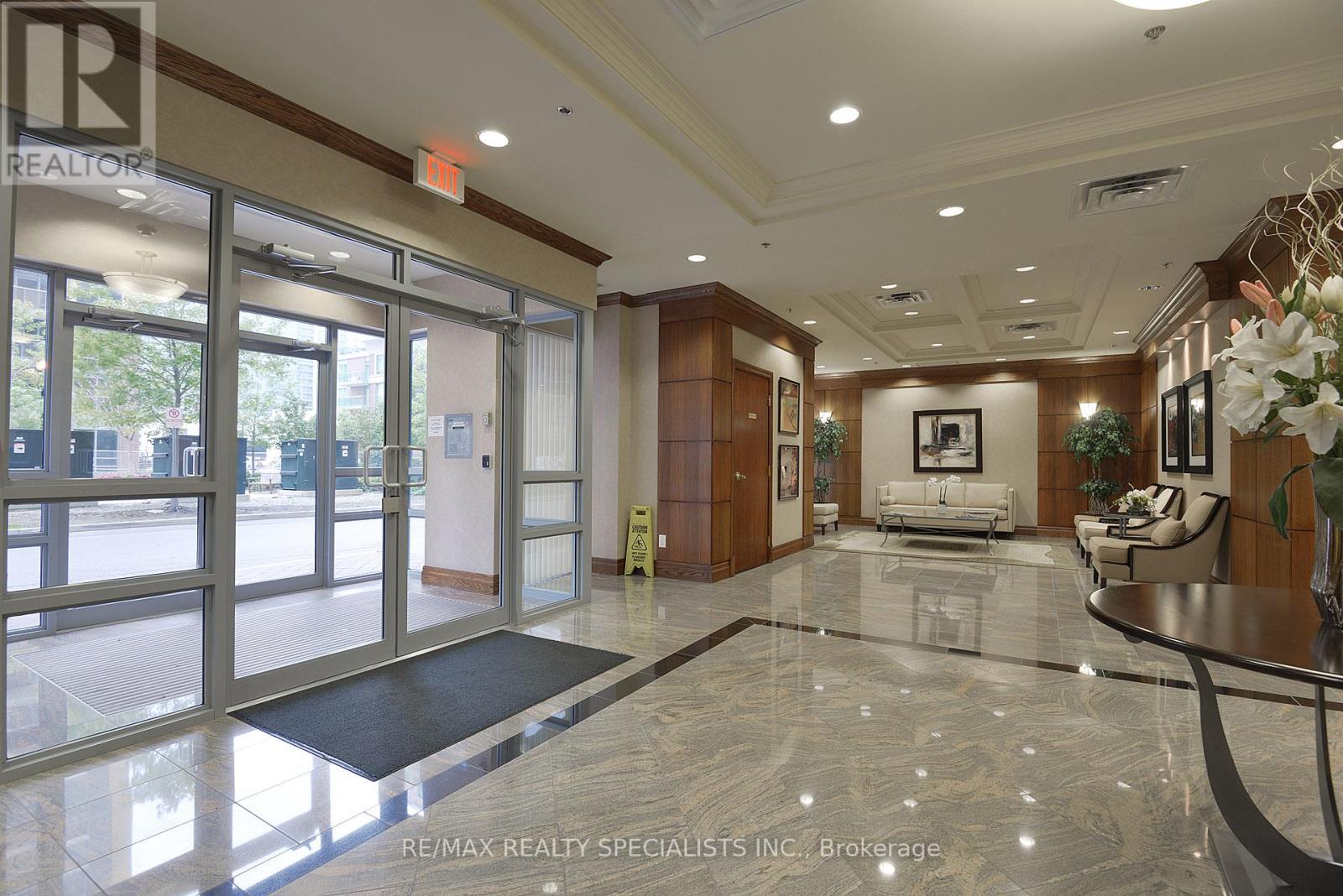 1005 - 5 Michael Power Place, Toronto, Ontario M9A 0A3 - Photo 3 - W13018662