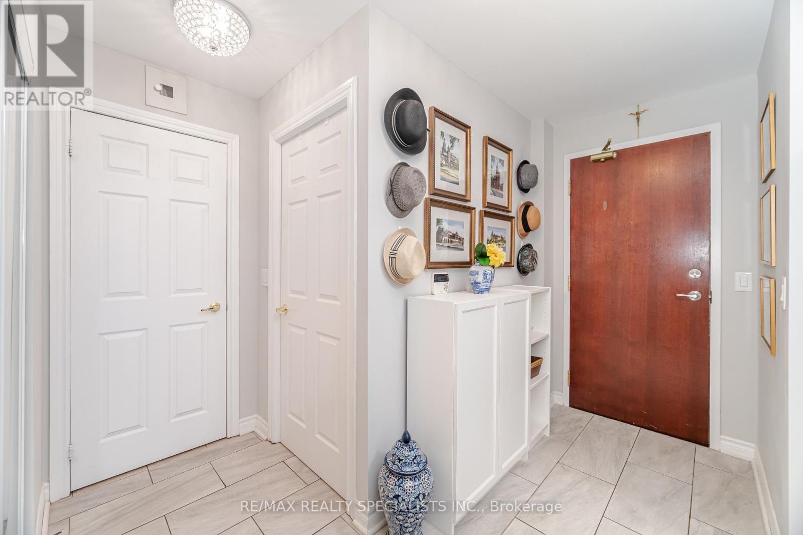 1005 - 5 Michael Power Place, Toronto, Ontario M9A 0A3 - Photo 5 - W13018662