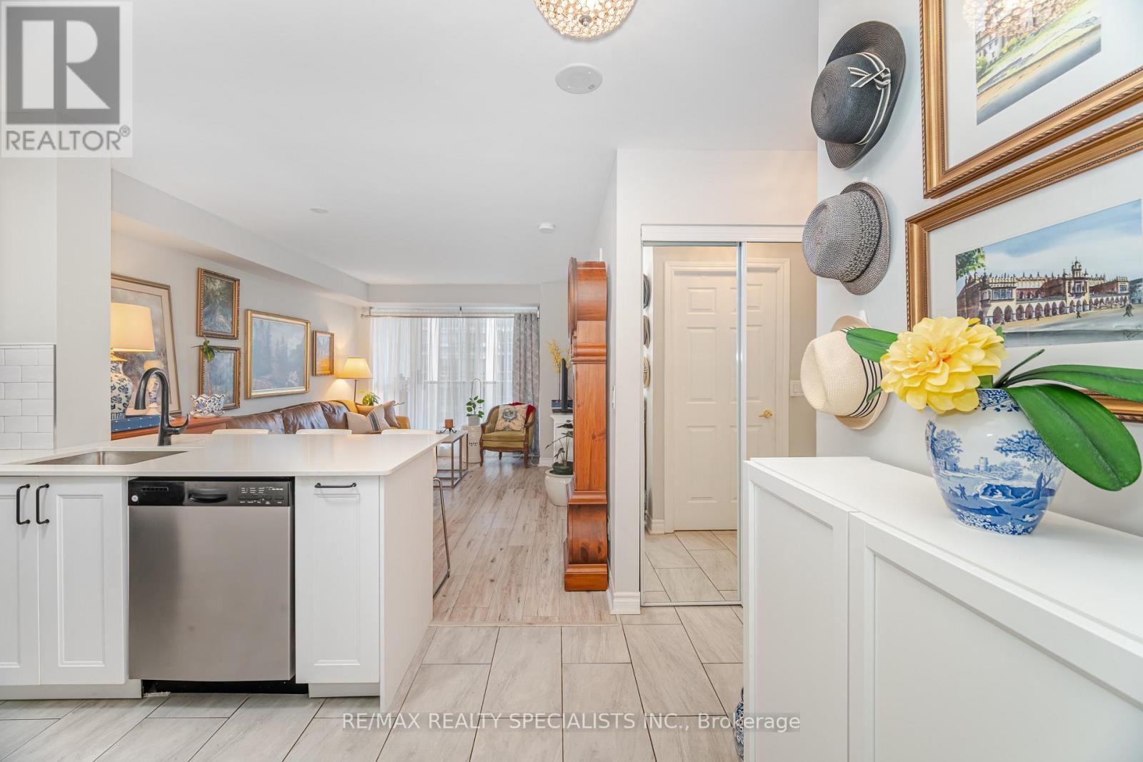 1005 - 5 Michael Power Place, Toronto, Ontario M9A 0A3 - Photo 7 - W13018662