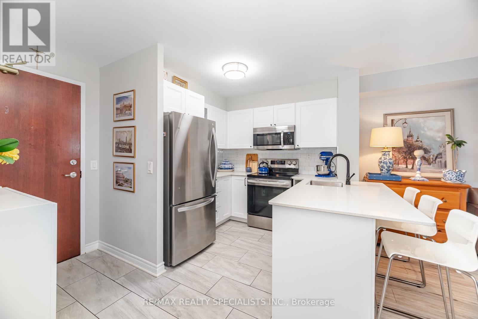 1005 - 5 Michael Power Place, Toronto, Ontario M9A 0A3 - Photo 8 - W13018662