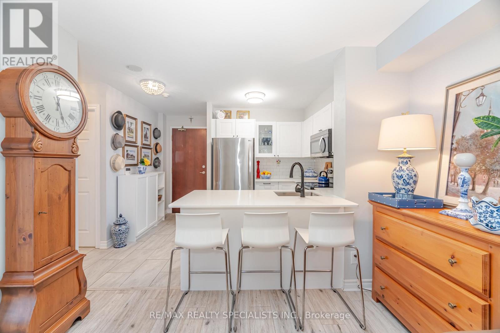 1005 - 5 Michael Power Place, Toronto, Ontario M9A 0A3 - Photo 9 - W13018662
