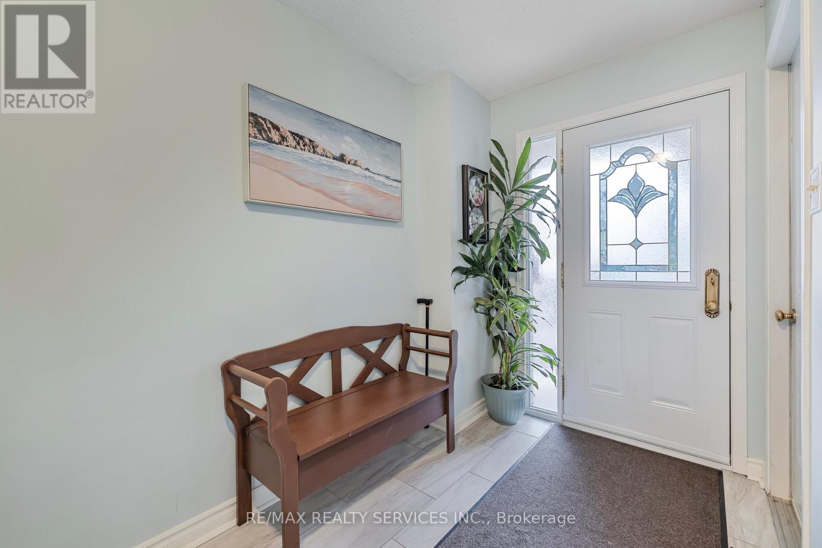 40 Crenshaw Court, Brampton, Ontario  L6Z 1W9 - Photo 3 - W13018704