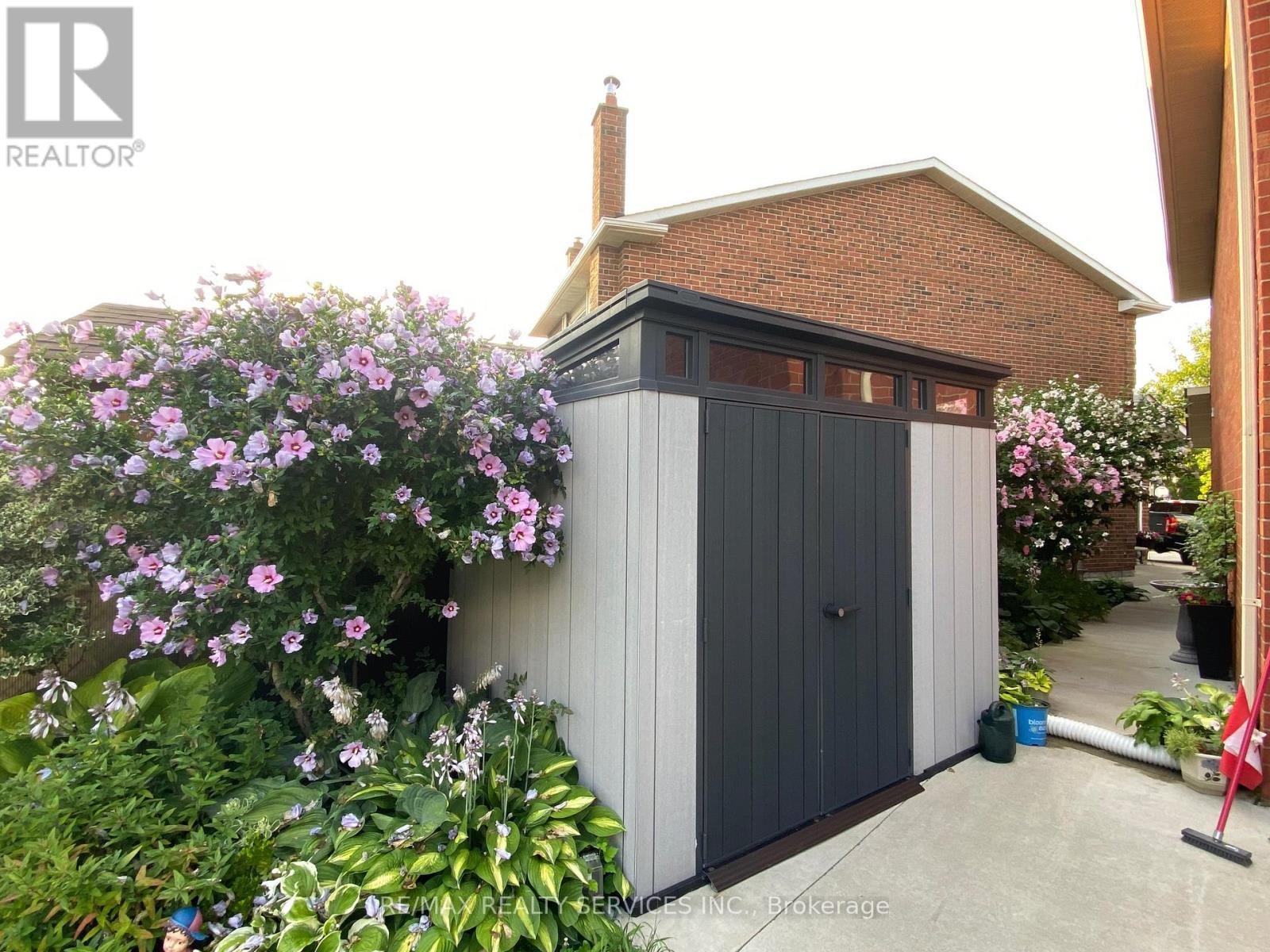 40 Crenshaw Court, Brampton, Ontario  L6Z 1W9 - Photo 39 - W13018704