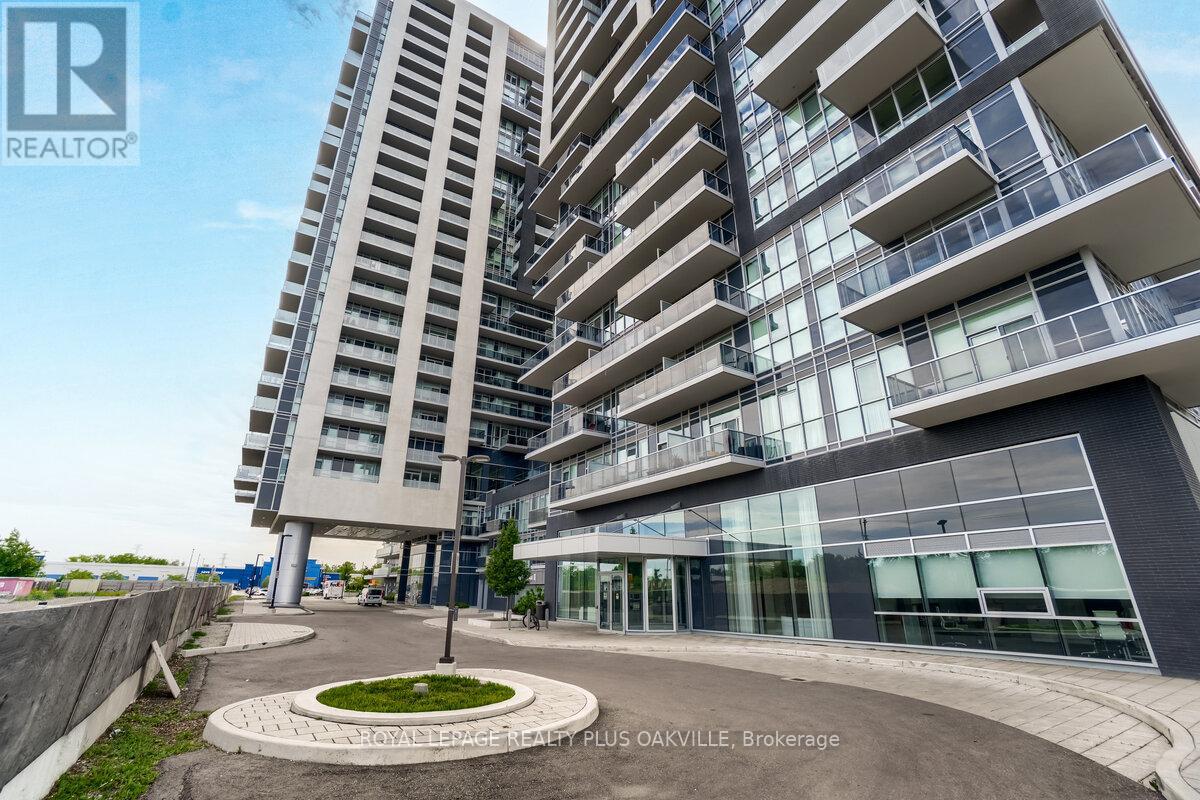 1701 - 2087 Fairview Street, Burlington, Ontario  L7R 2C8 - Photo 1 - W13018730