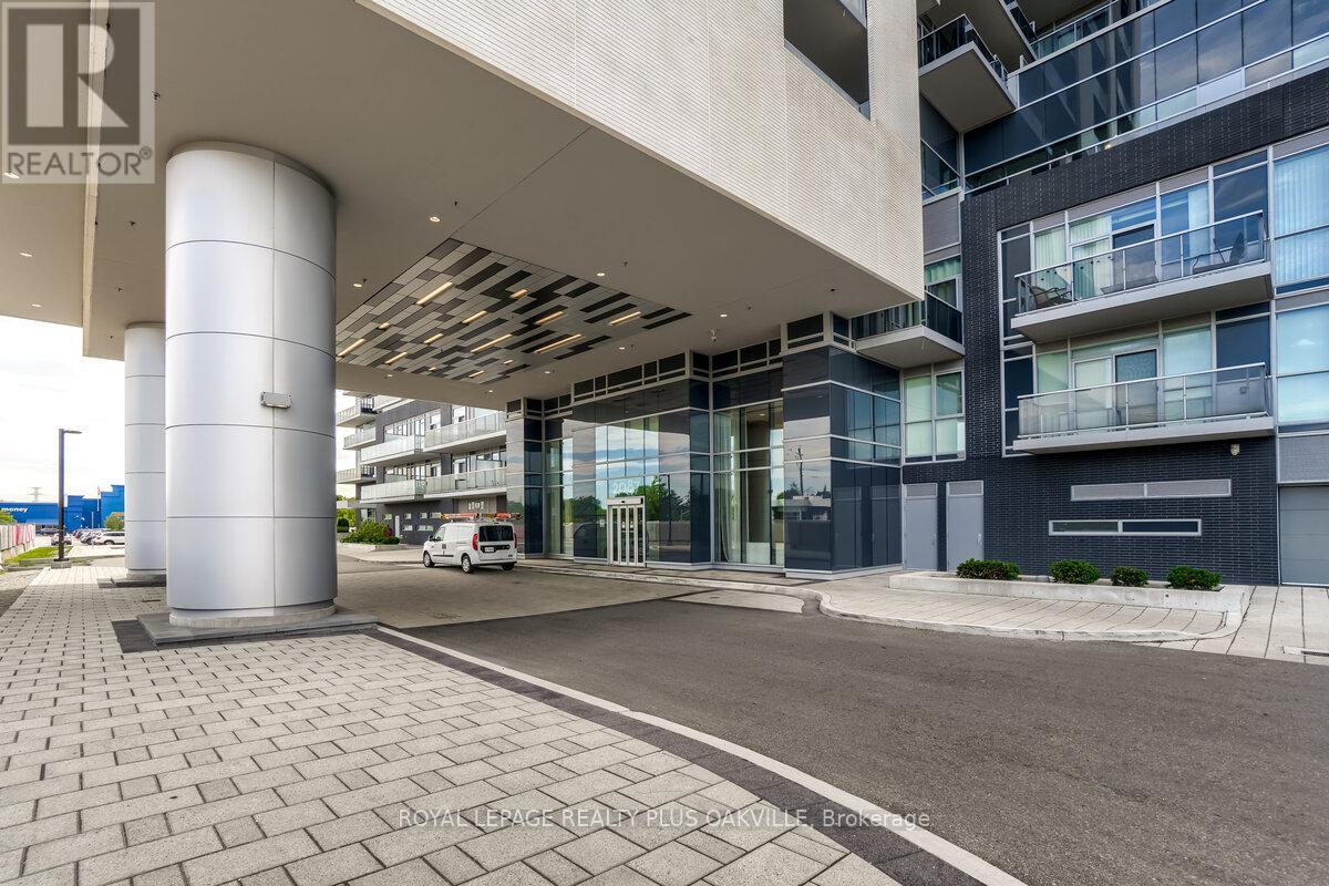 1701 - 2087 Fairview Street, Burlington, Ontario  L7R 2C8 - Photo 2 - W13018730