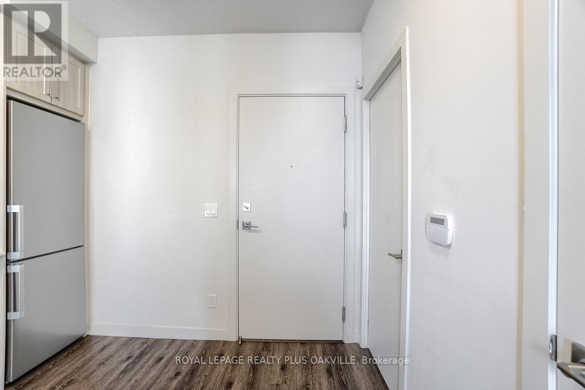 1701 - 2087 Fairview Street, Burlington, Ontario  L7R 2C8 - Photo 6 - W13018730