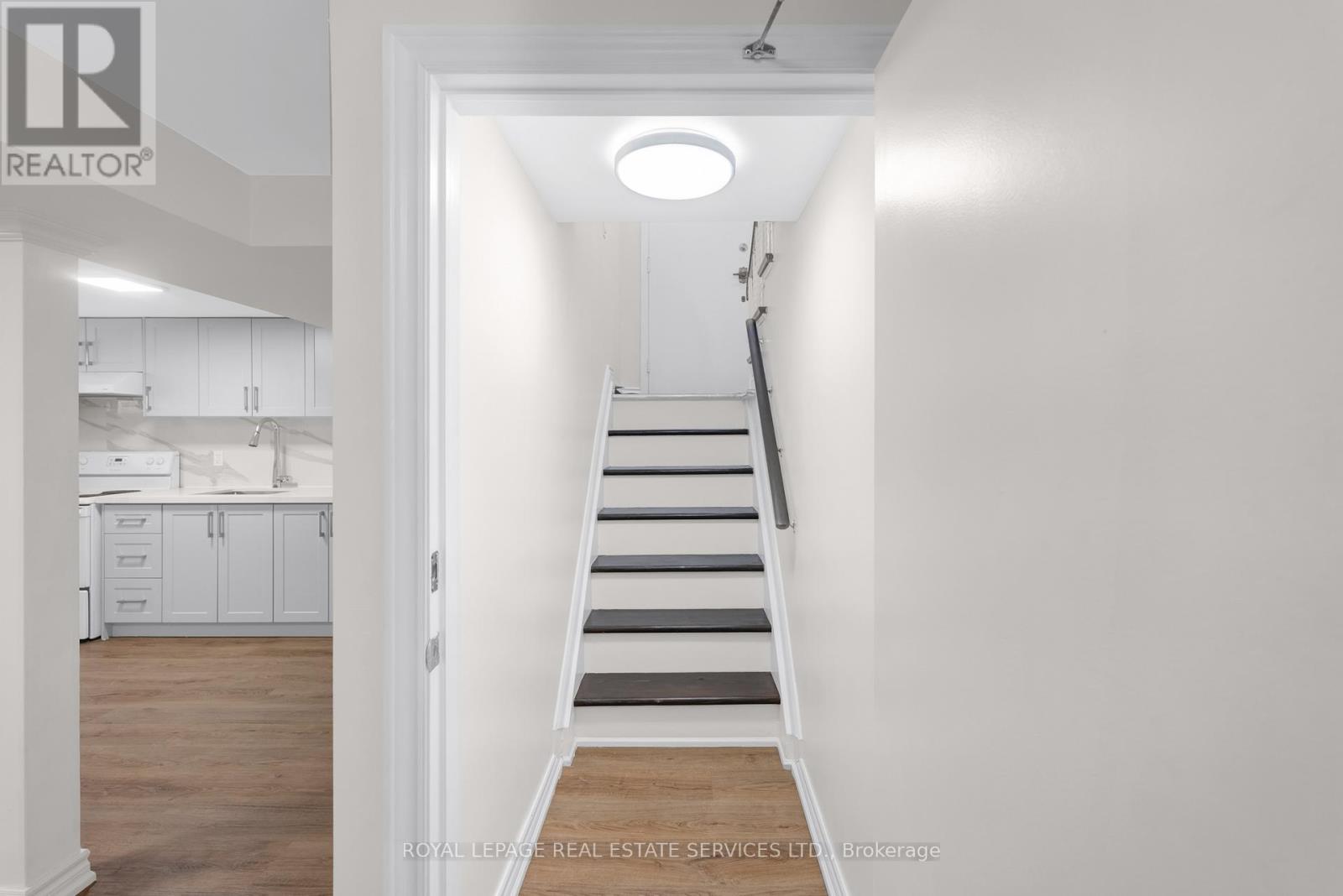 1038 Alexandra Avenue, Mississauga, Ontario  L5E 1Z8 - Photo 31 - W13018782