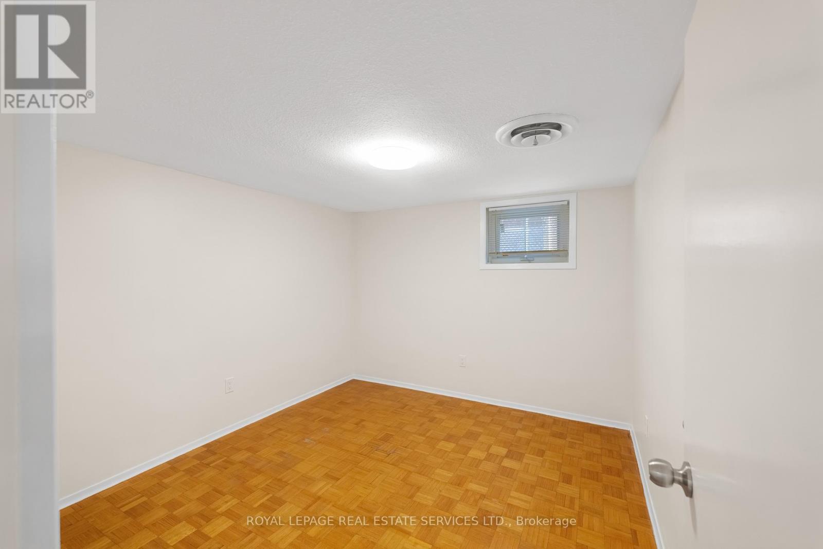 1038 Alexandra Avenue, Mississauga, Ontario  L5E 1Z8 - Photo 41 - W13018782