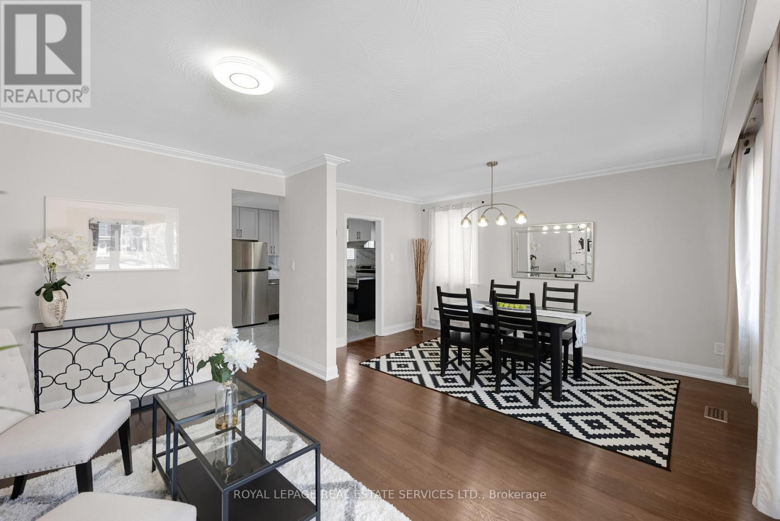 1038 Alexandra Avenue, Mississauga, Ontario  L5E 1Z8 - Photo 8 - W13018782