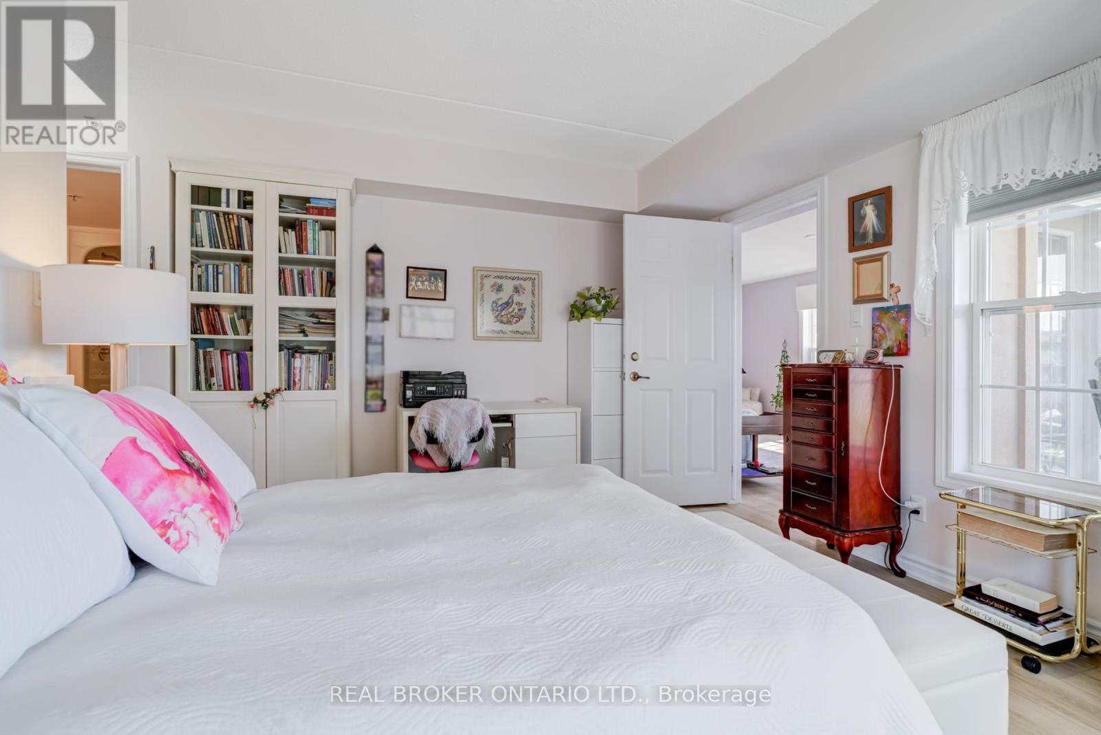 313 - 1460 Bishops Gate, Oakville, Ontario  L6M 4N5 - Photo 13 - W13018806