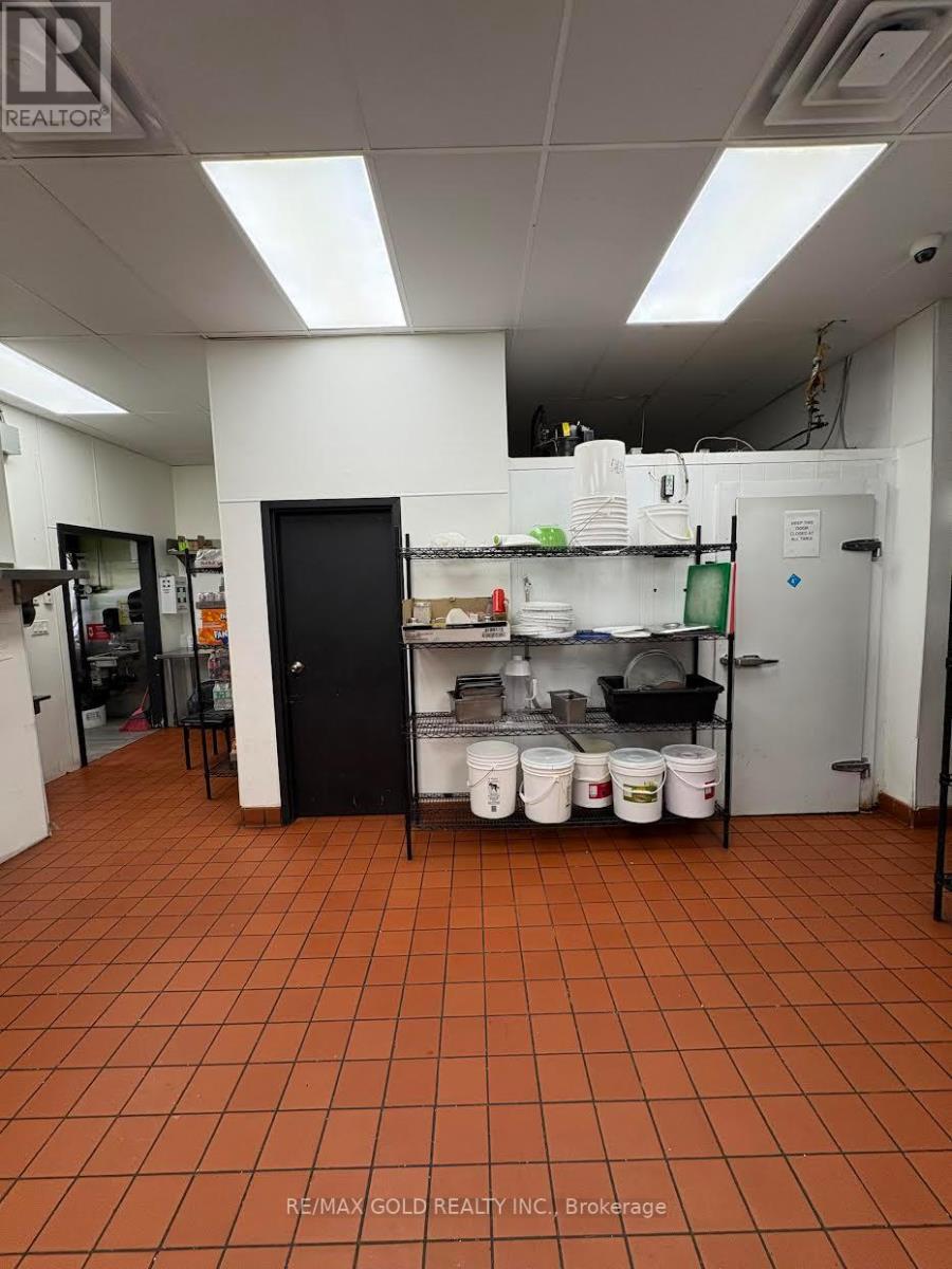 4 - 573 Rogers Road, Toronto, Ontario  M6M 1B7 - Photo 8 - W13018942