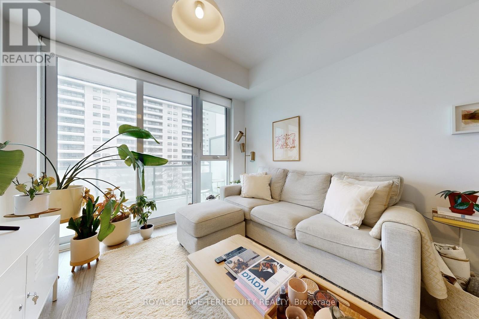 742 - 1830 BLOOR STREET W, Toronto, Ontario