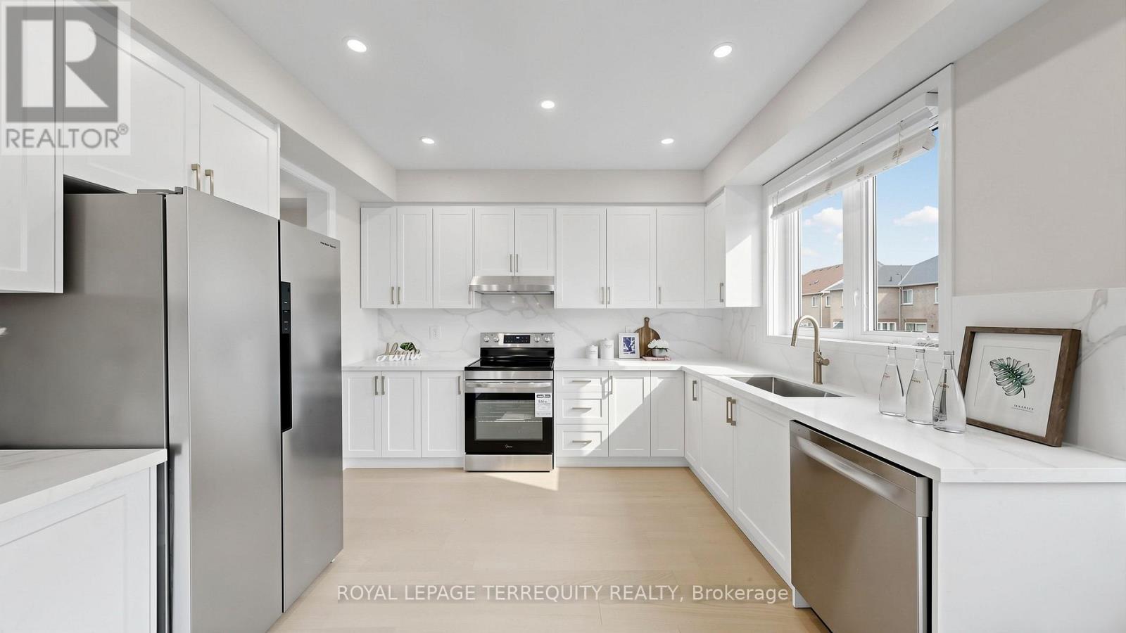 7146 Baskerville Run, Mississauga, Ontario  L5W 1W3 - Photo 12 - W13018974