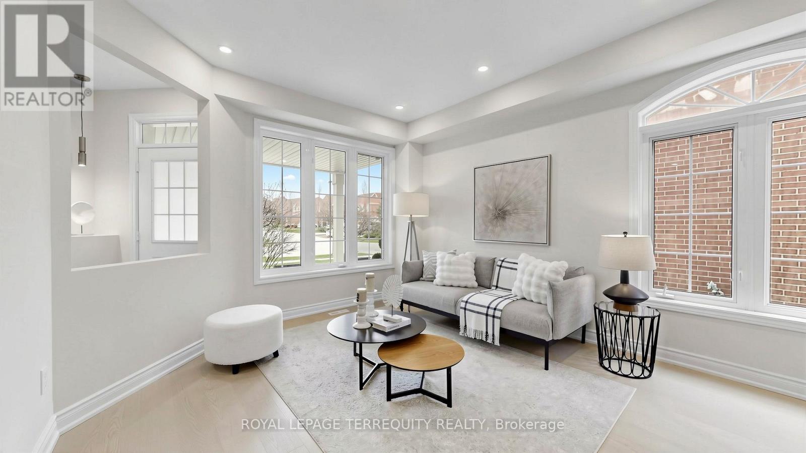 7146 Baskerville Run, Mississauga, Ontario  L5W 1W3 - Photo 2 - W13018974