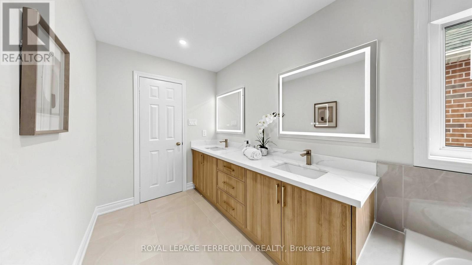 7146 Baskerville Run, Mississauga, Ontario  L5W 1W3 - Photo 23 - W13018974