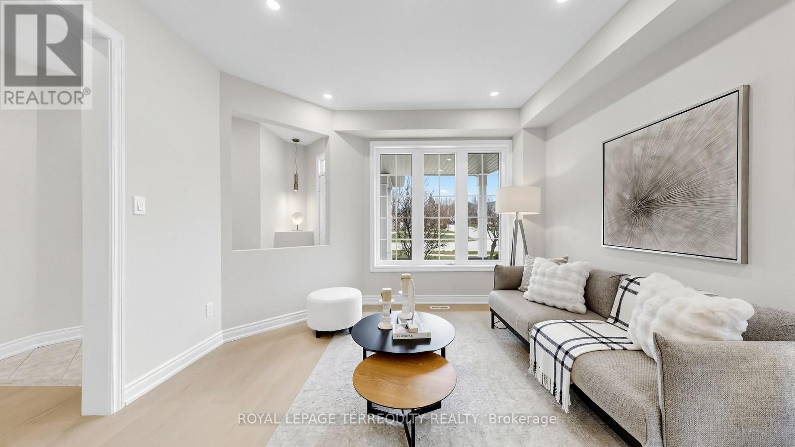 7146 Baskerville Run, Mississauga, Ontario  L5W 1W3 - Photo 3 - W13018974