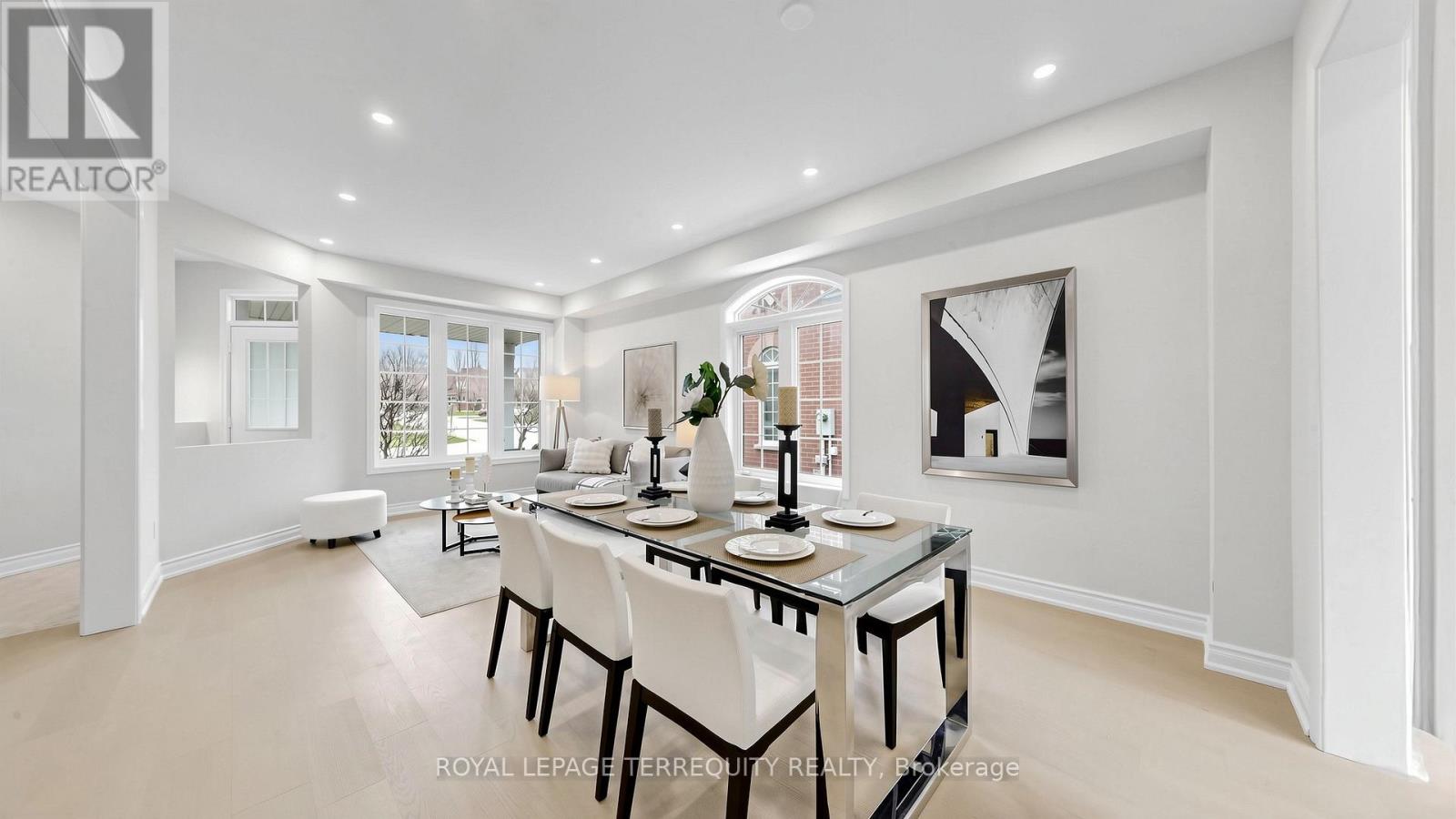 7146 Baskerville Run, Mississauga, Ontario  L5W 1W3 - Photo 4 - W13018974