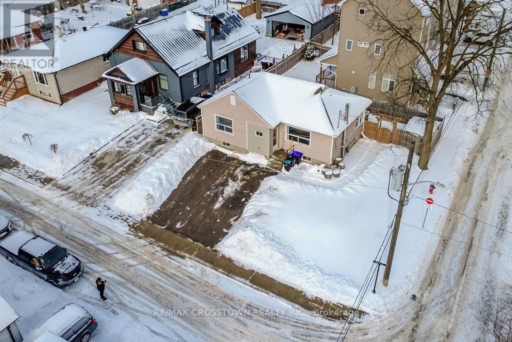 41 James Street, Bradford West Gwillimbury, Ontario  L3Z 2B2 - Photo 3 - N12739134