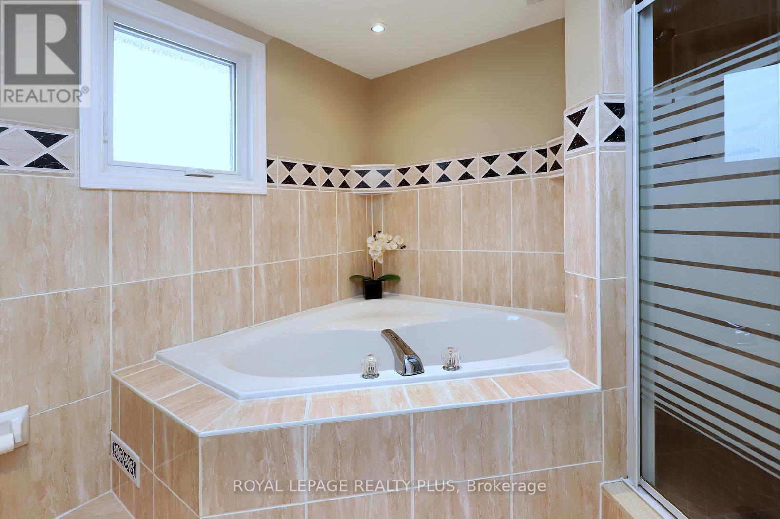 1086 Hedge Drive, Mississauga, Ontario  L4Y 1G2 - Photo 33 - W13011304