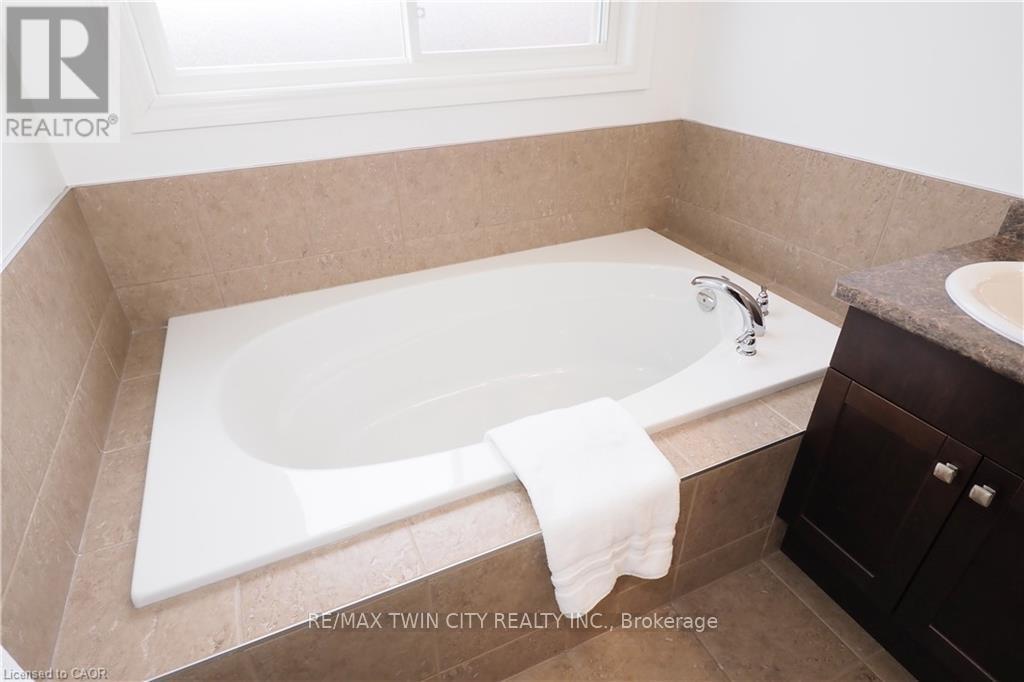 108 Hunsberger Drive, Wilmot, Ontario  N3A 0A5 - Photo 34 - X13018834