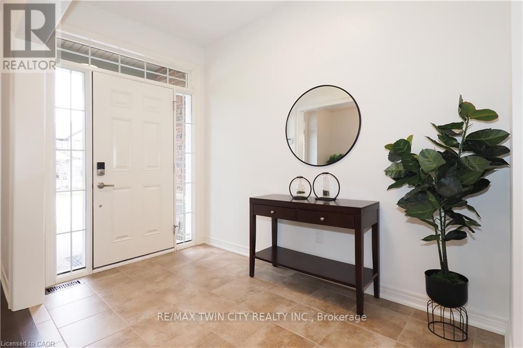 108 Hunsberger Drive, Wilmot, Ontario  N3A 0A5 - Photo 4 - X13018834