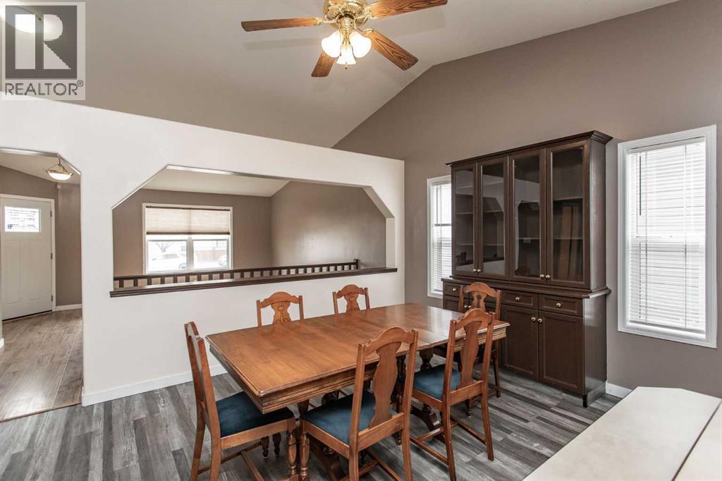 142 Robinson Avenue, Penhold, Alberta  T0M 1R0 - Photo 10 - A2302344