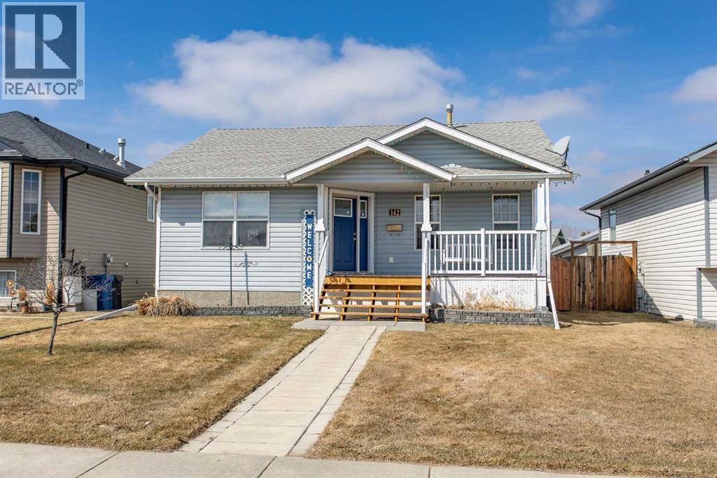 142 Robinson Avenue, Penhold, Alberta  T0M 1R0 - Photo 1 - A2302344