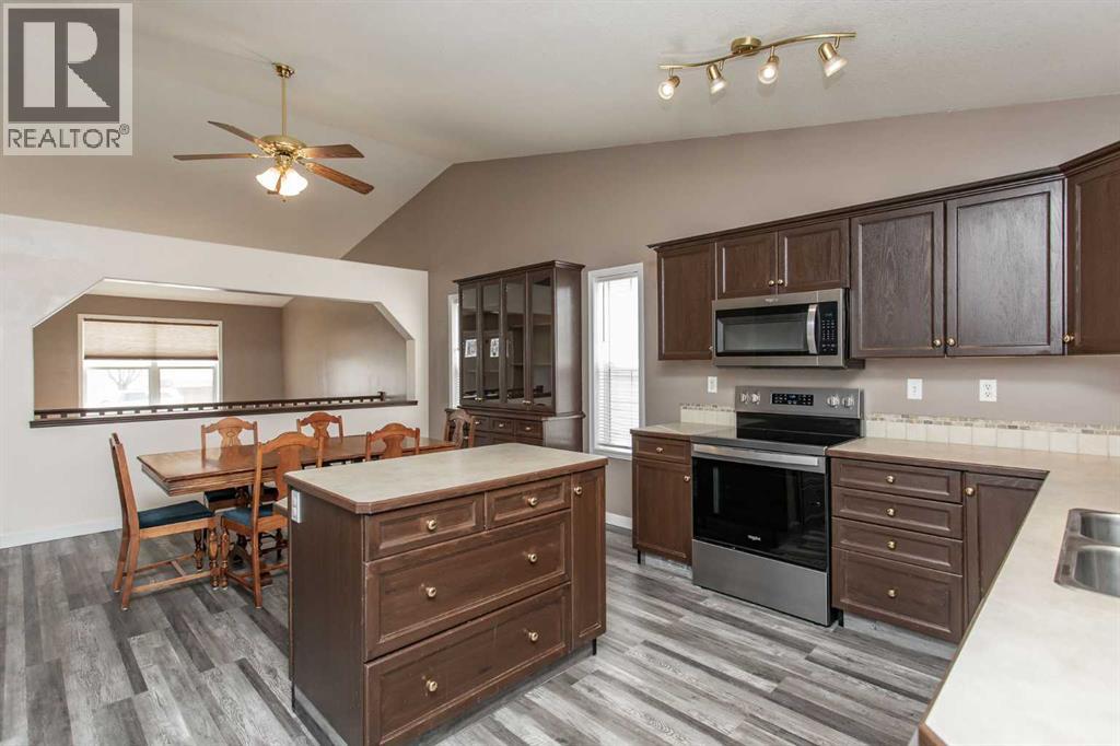 142 Robinson Avenue, Penhold, Alberta  T0M 1R0 - Photo 8 - A2302344