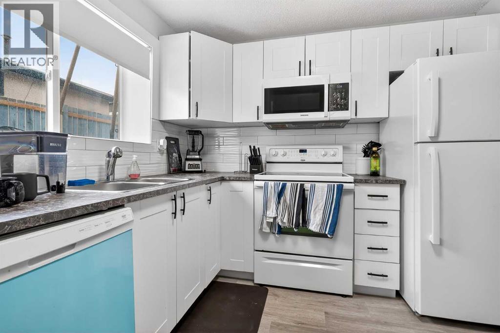 7717 & 7719 41 Avenue NW, Calgary, Alberta  T3B 1X7 - Photo 18 - A2301698