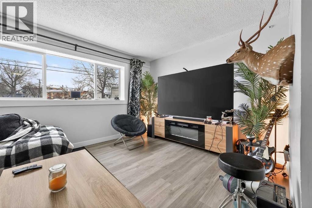 7717 & 7719 41 Avenue NW, Calgary, Alberta  T3B 1X7 - Photo 15 - A2301698