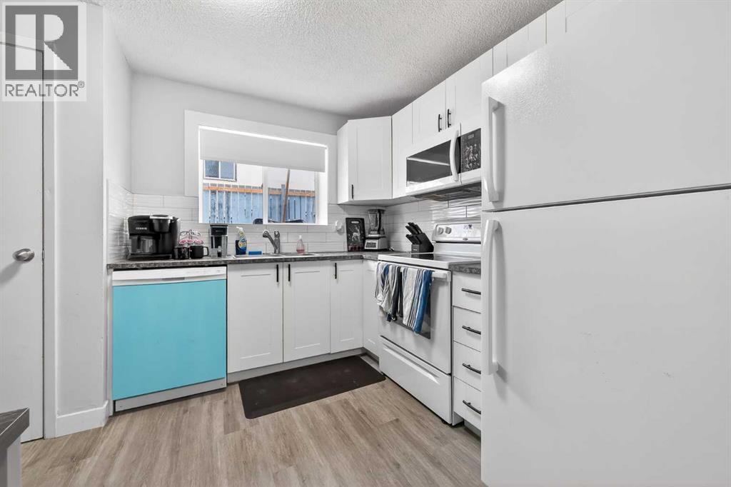 7717 & 7719 41 Avenue NW, Calgary, Alberta  T3B 1X7 - Photo 17 - A2301698