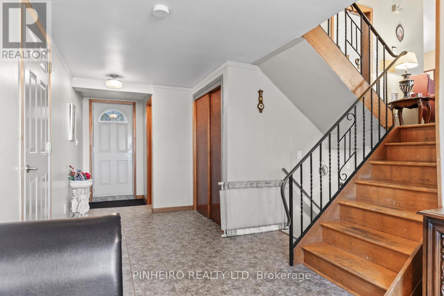 6 Oregon Road, London South, Ontario  N5Z 4B9 - Photo 2 - X13019038