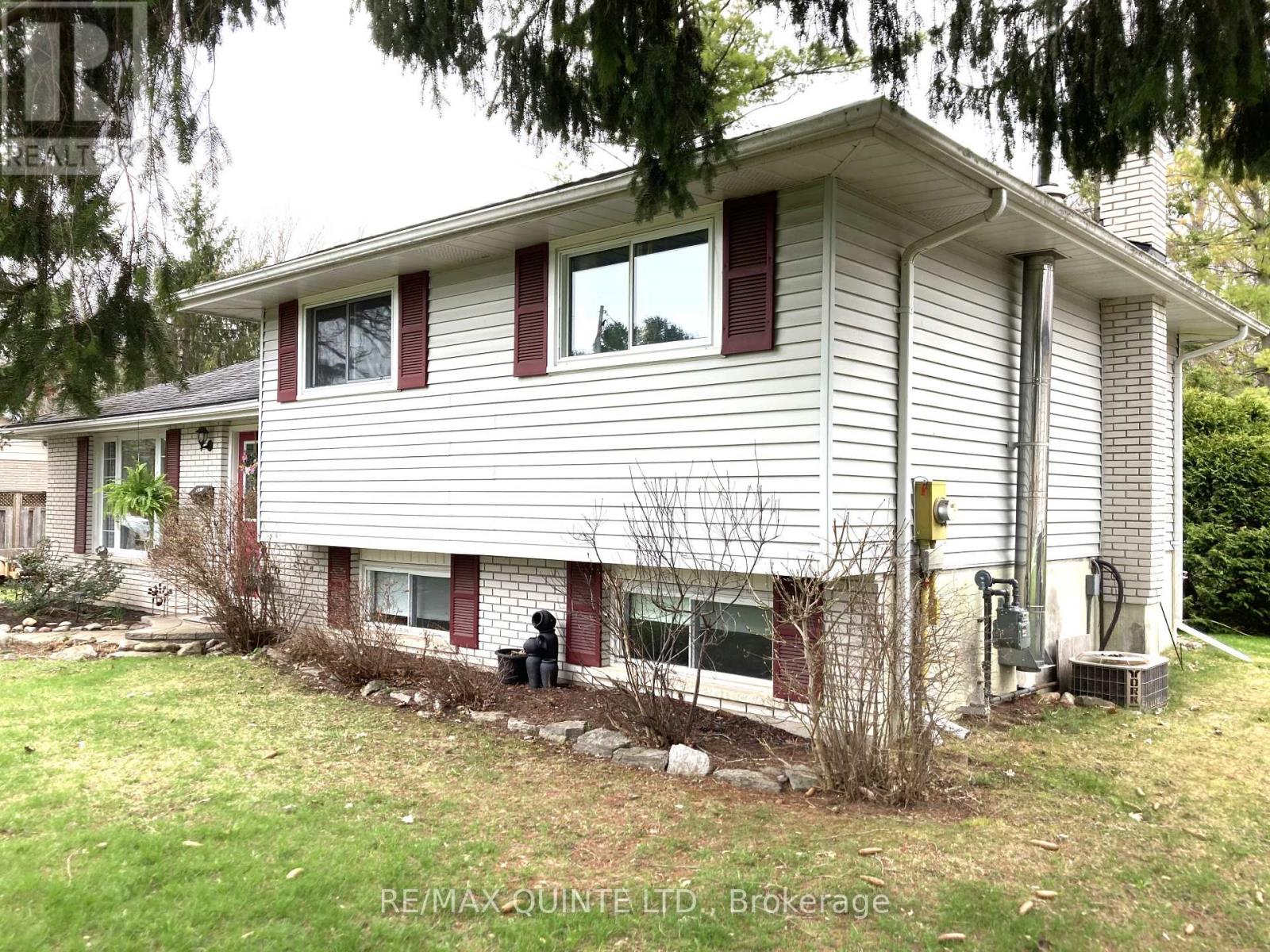 527 Montrose Road, Quinte West, Ontario  K8R 1B2 - Photo 2 - X12902326