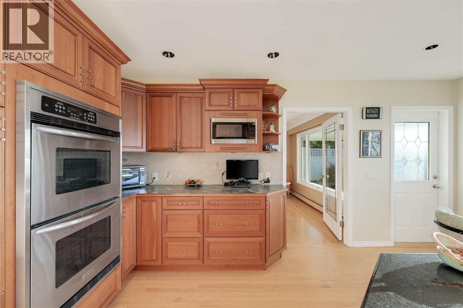 2543 Shoreacres Rd, Sidney, British Columbia  V8L 2E3 - Photo 18 - 1032771