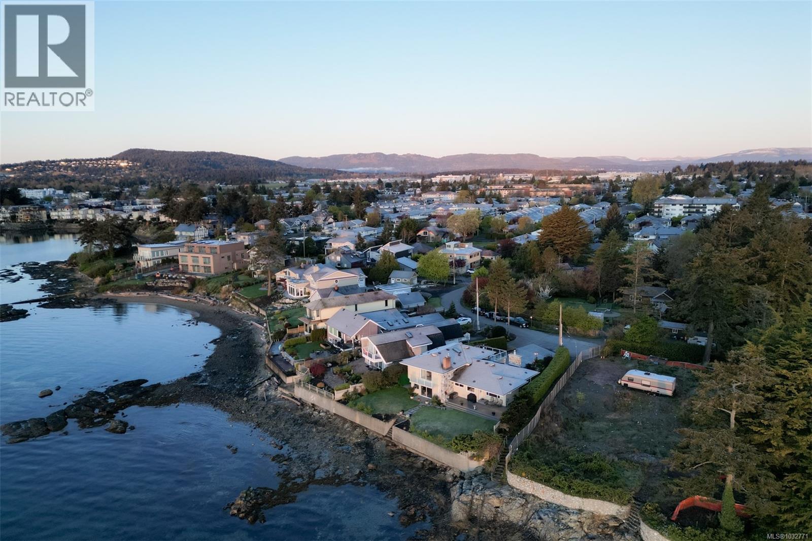 2543 Shoreacres Rd, Sidney, British Columbia  V8L 2E3 - Photo 6 - 1032771