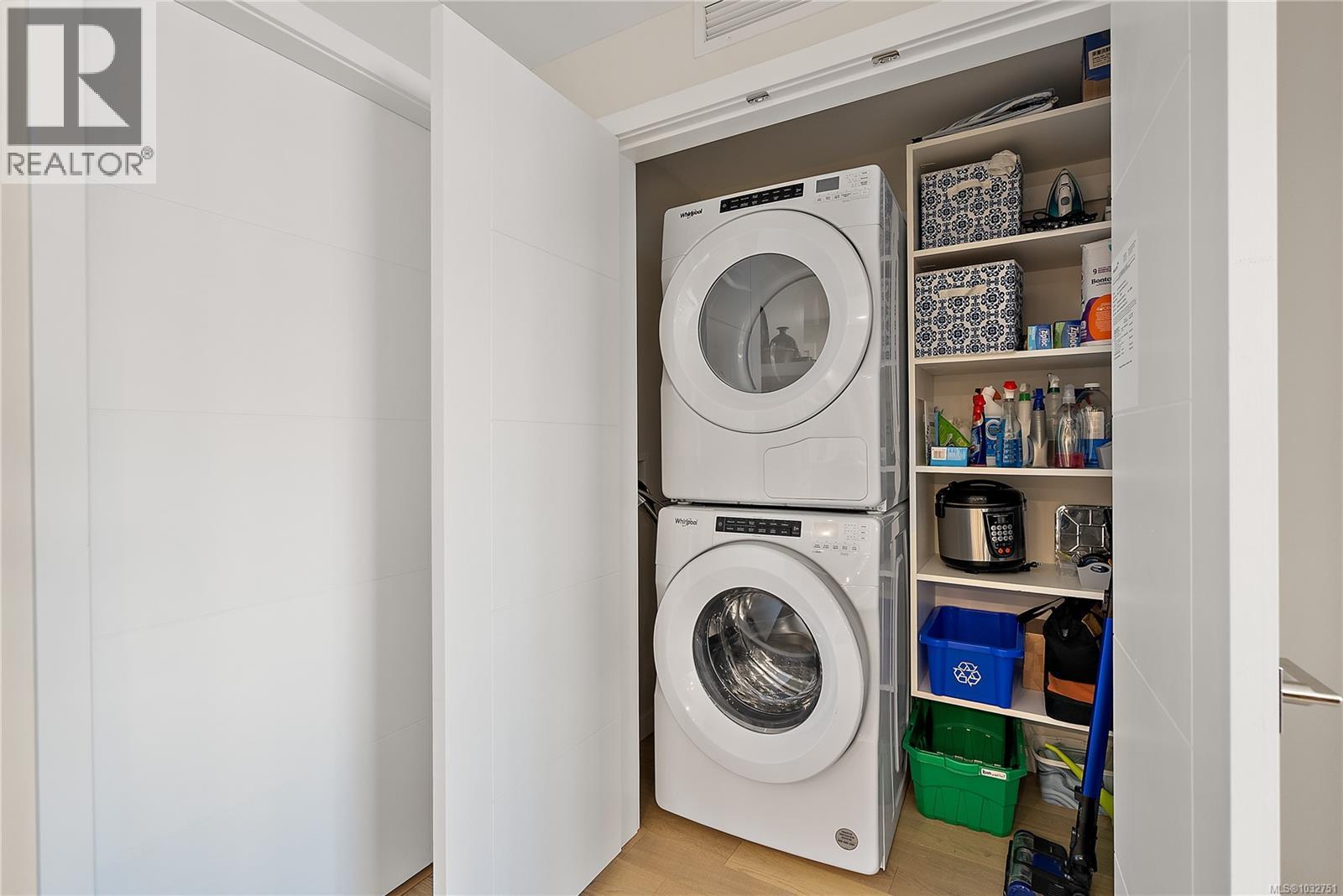 214 5120 Cordova Bay Rd, Saanich, British Columbia  V8Y 2K5 - Photo 23 - 1032751