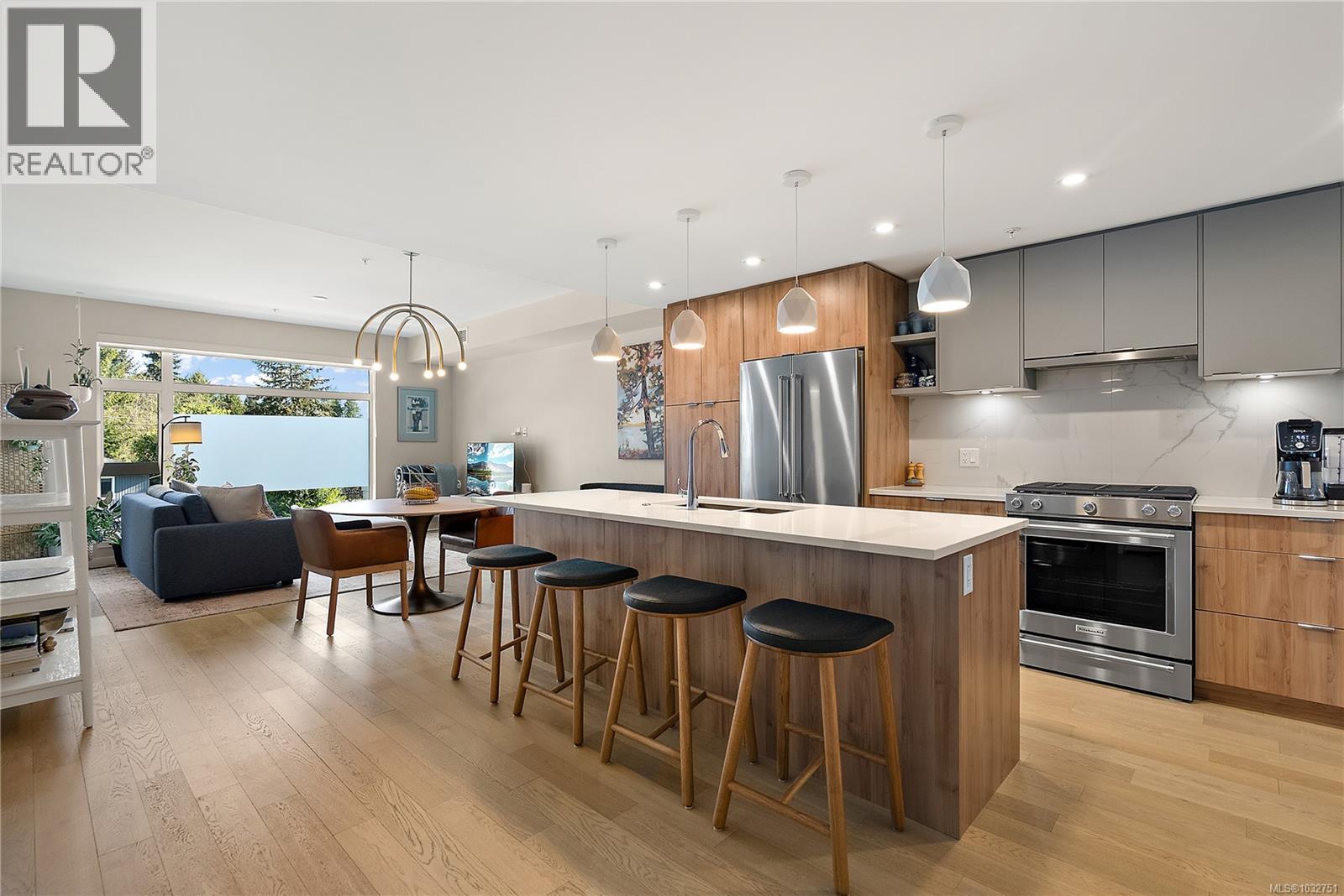 214 5120 Cordova Bay Rd, Saanich, British Columbia  V8Y 2K5 - Photo 5 - 1032751