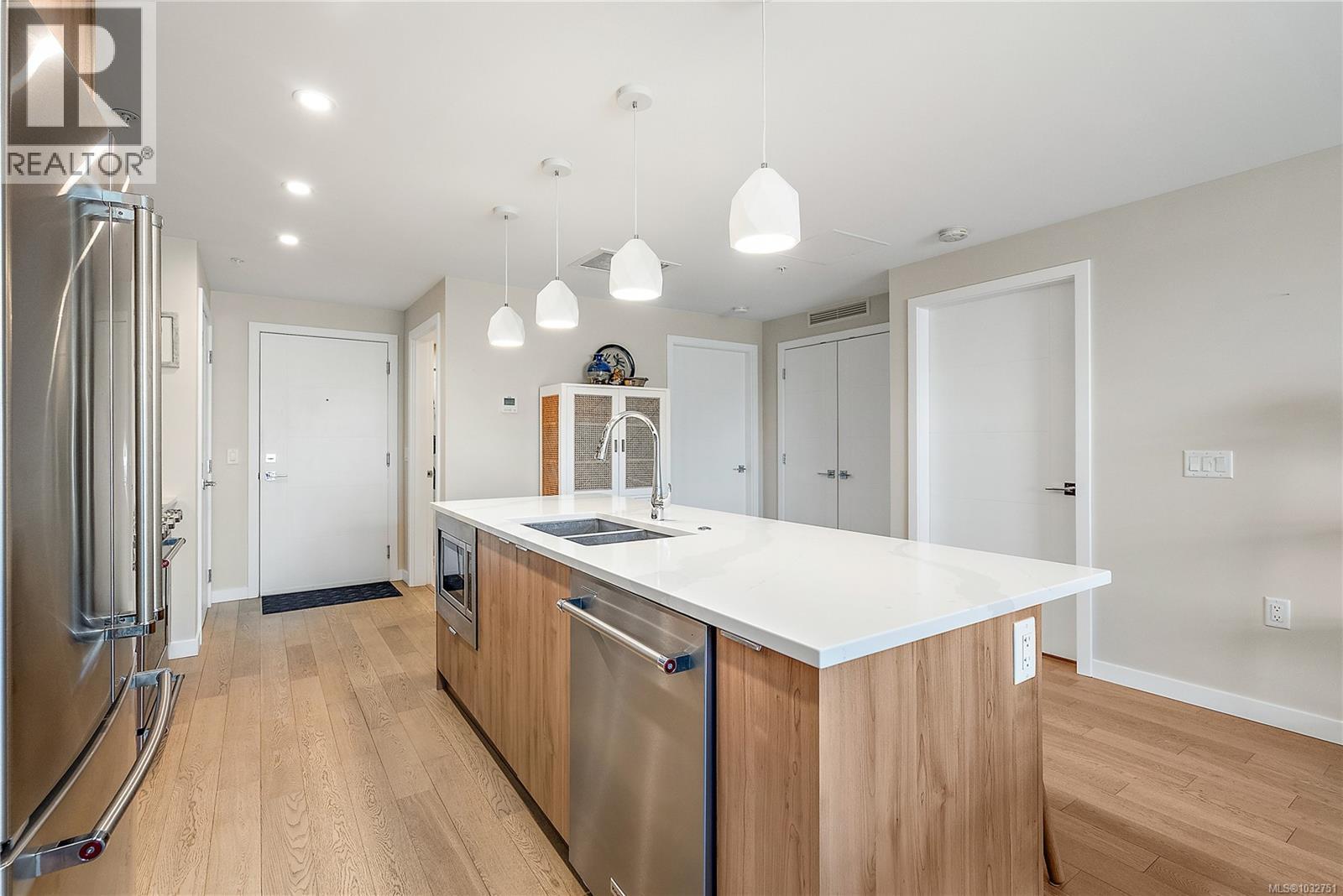 214 5120 Cordova Bay Rd, Saanich, British Columbia  V8Y 2K5 - Photo 7 - 1032751