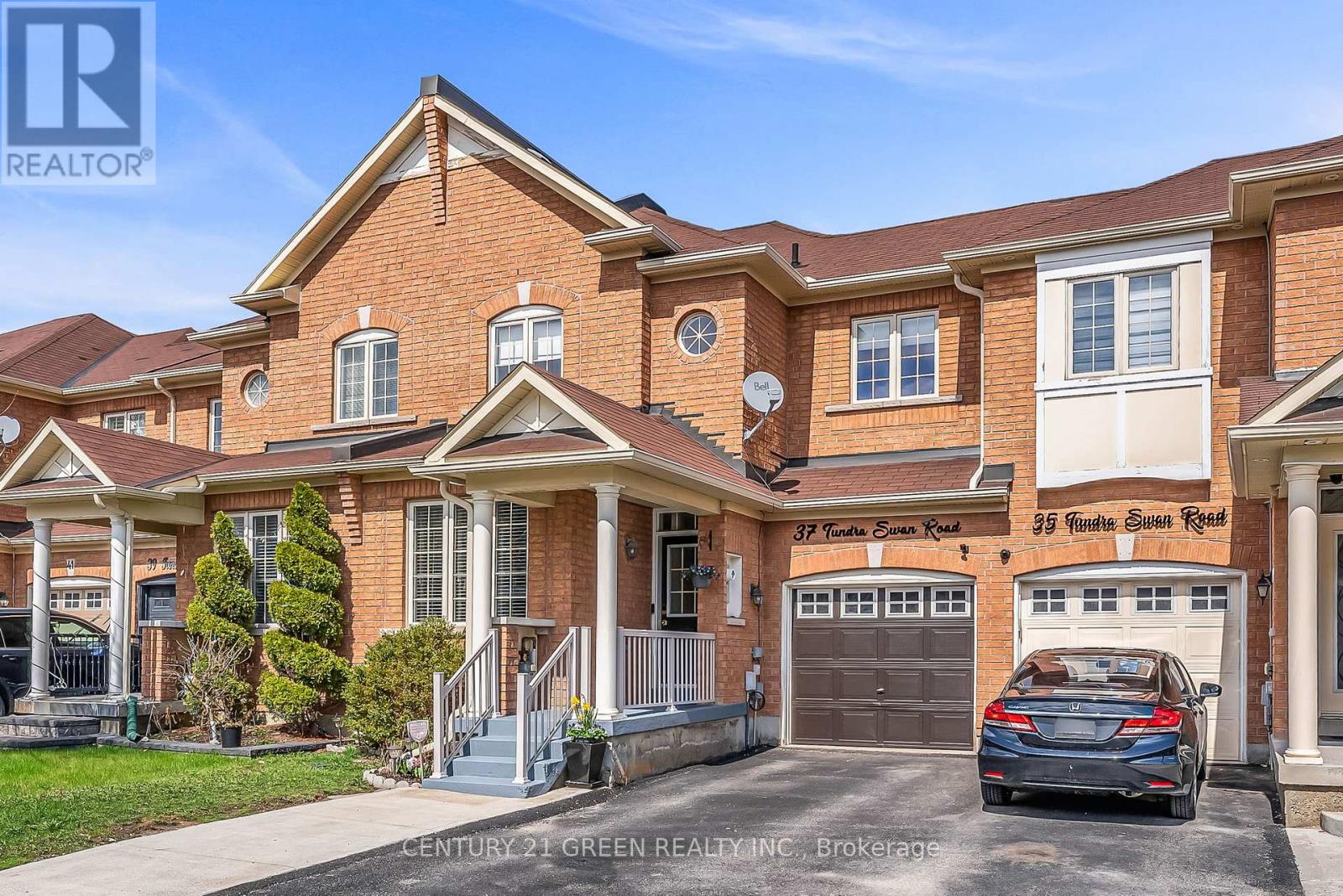 37 Tundra Swan Road, Brampton, Ontario  L6R 3L9 - Photo 2 - W13014594