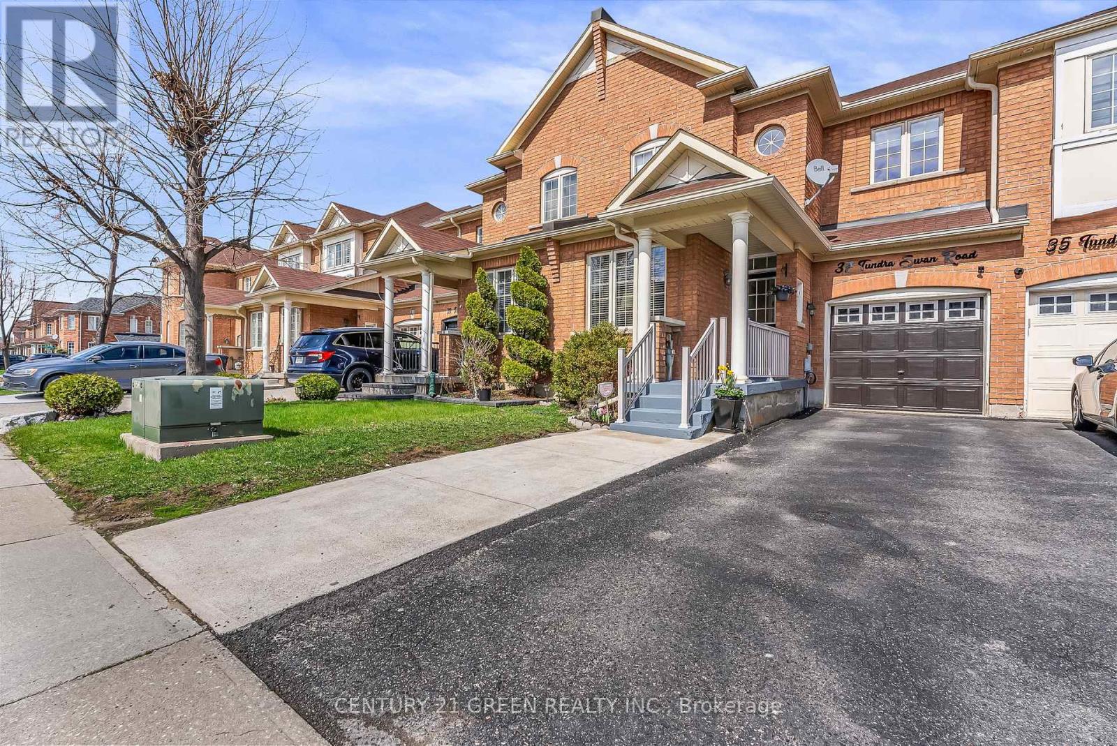 37 Tundra Swan Road, Brampton, Ontario  L6R 3L9 - Photo 3 - W13014594