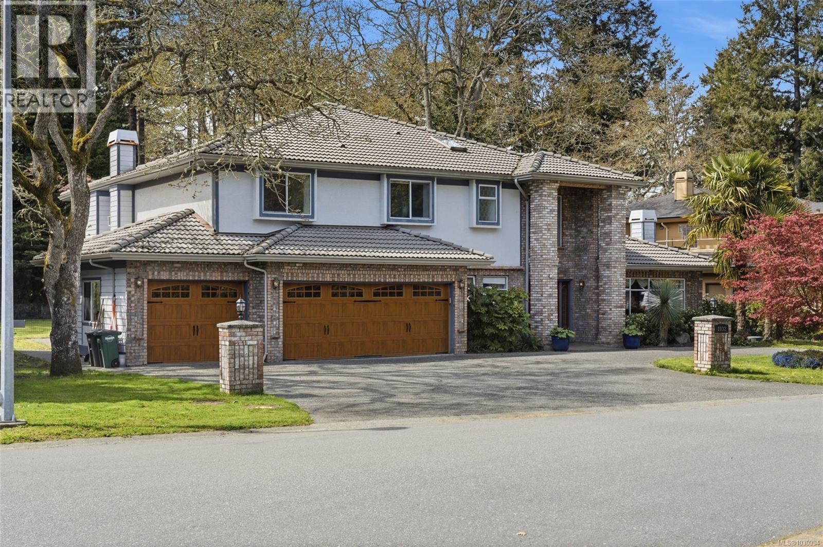 1032 Valewood Trail, Saanich, British Columbia