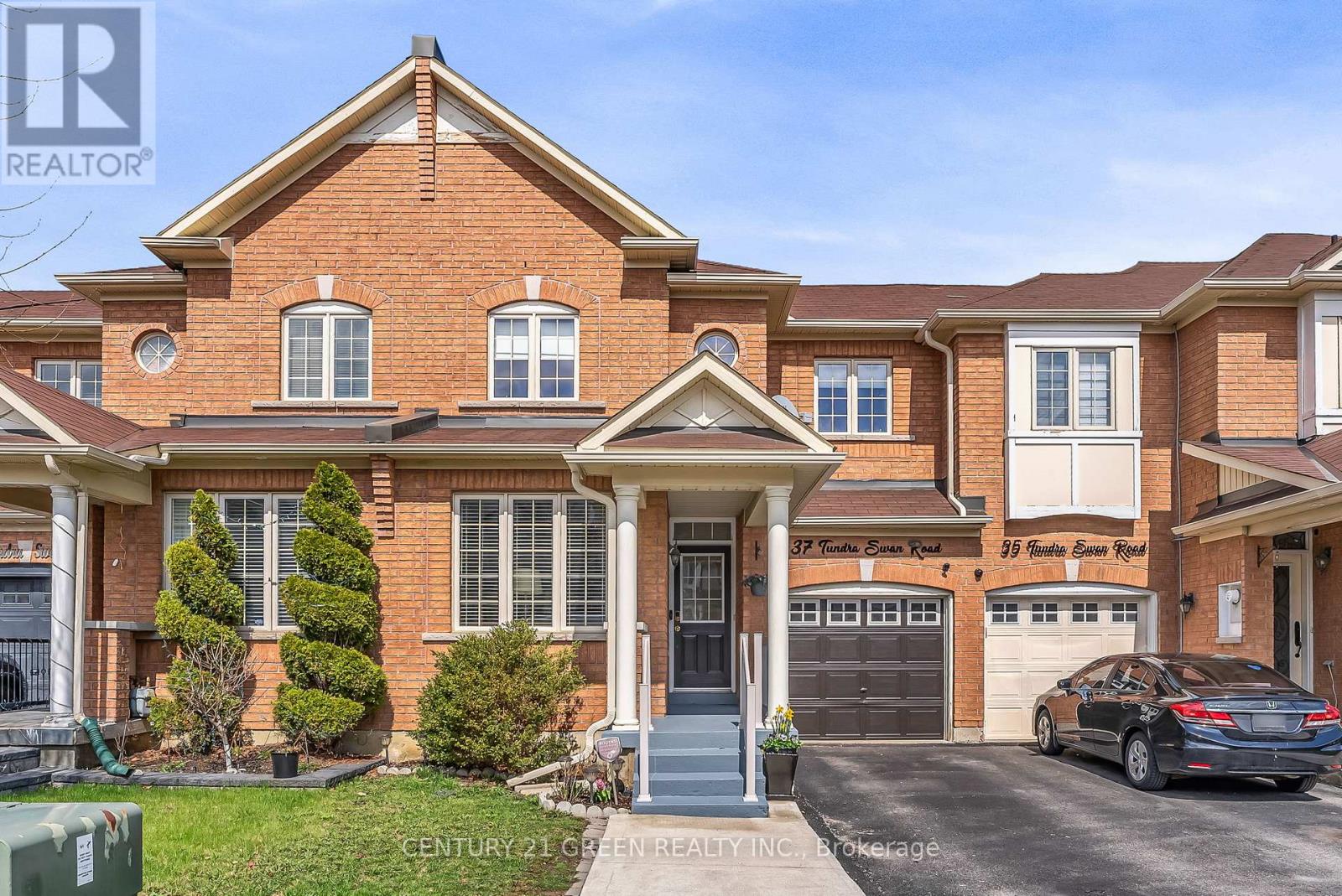 37 TUNDRA SWAN ROAD, Brampton, Ontario