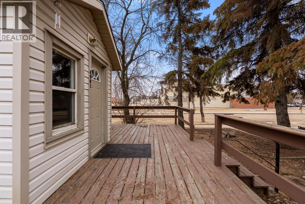 4901 45 Street, Camrose, Alberta  T4V 1E3 - Photo 3 - A2288612