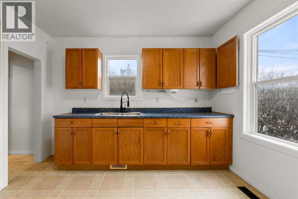 4901 45 Street, Camrose, Alberta  T4V 1E3 - Photo 10 - A2288612