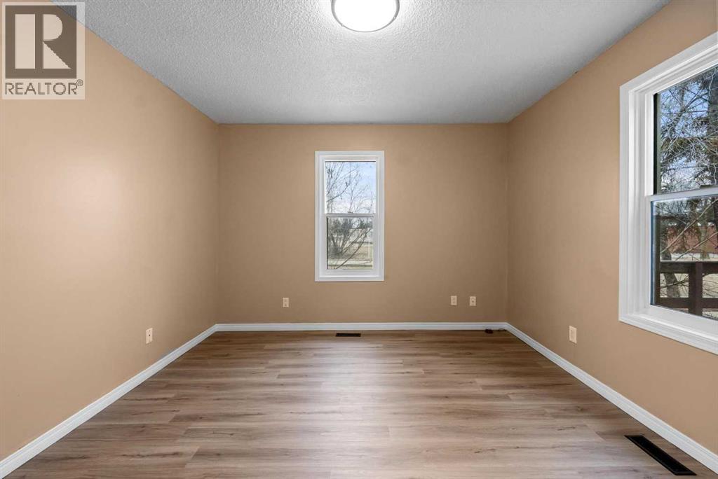 4901 45 Street, Camrose, Alberta  T4V 1E3 - Photo 6 - A2288612