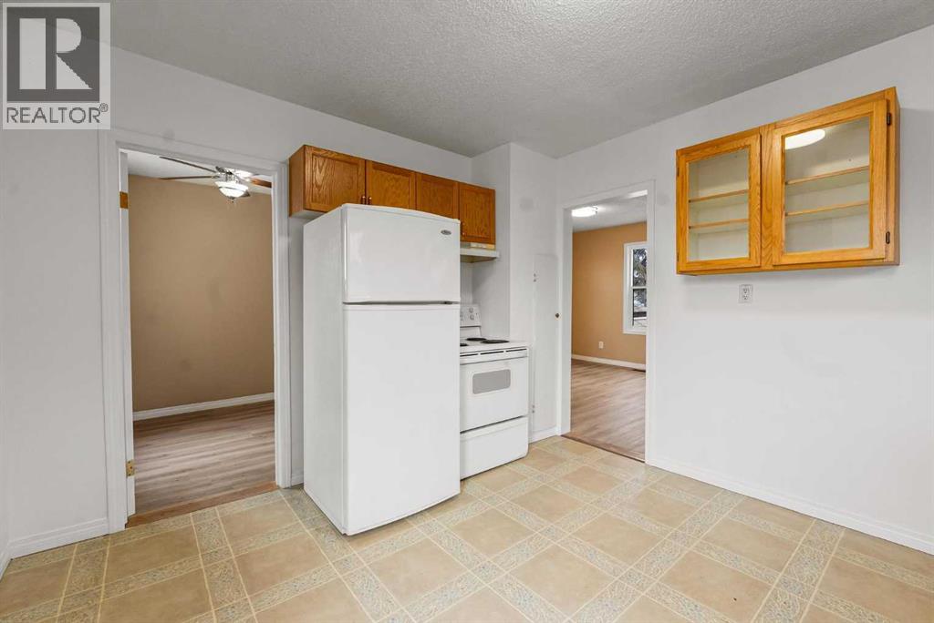 4901 45 Street, Camrose, Alberta  T4V 1E3 - Photo 9 - A2288612