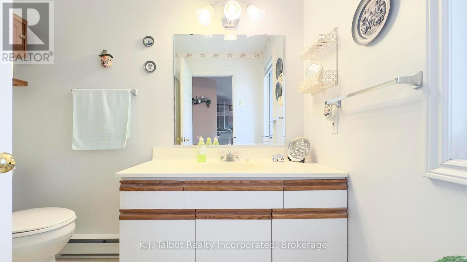 386 Templeton Street, North Huron, Ontario  N0M 1H0 - Photo 36 - X13019014