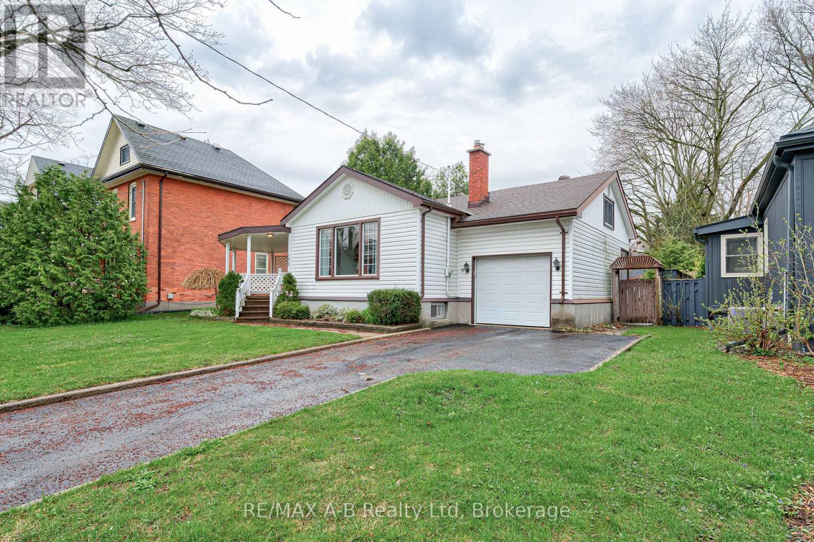 152 BIRMINGHAM STREET, Stratford, Ontario